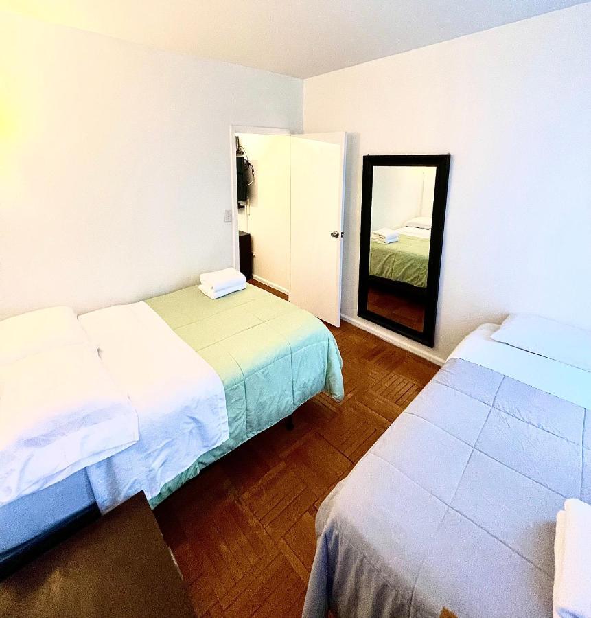 Stunning Two Bed Apt Hells Kitchen Apartment New York Bagian luar foto