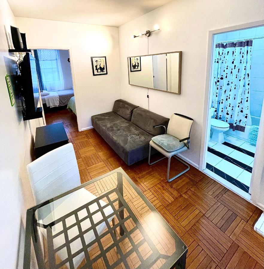 Stunning Two Bed Apt Hells Kitchen Apartment New York Bagian luar foto