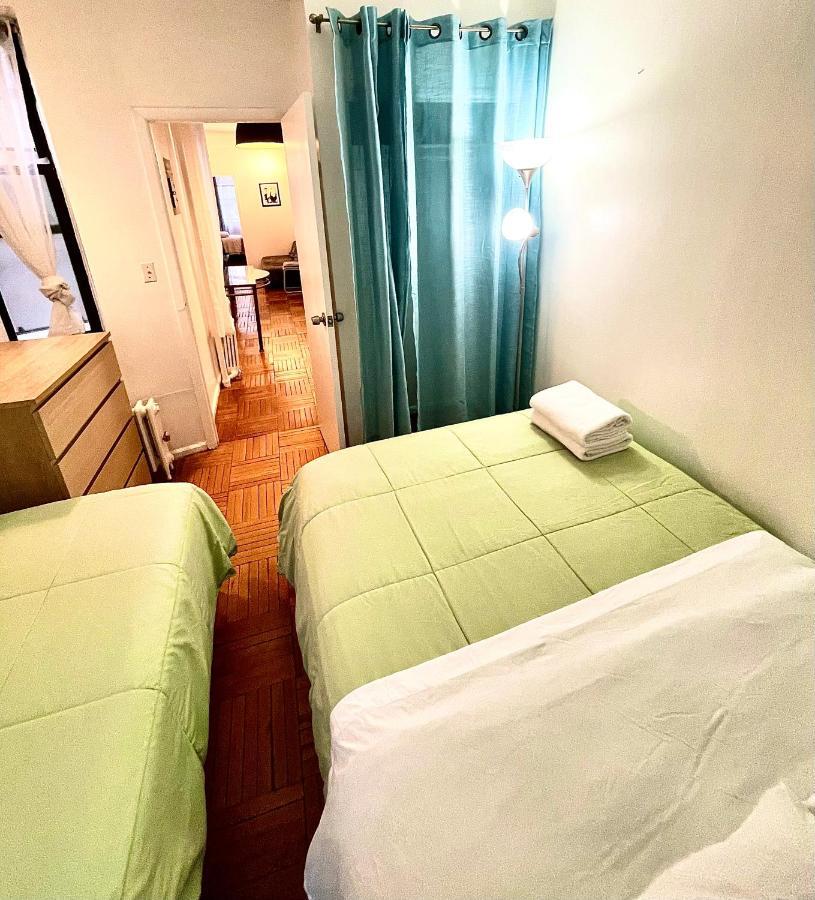 Stunning Two Bed Apt Hells Kitchen Apartment New York Bagian luar foto